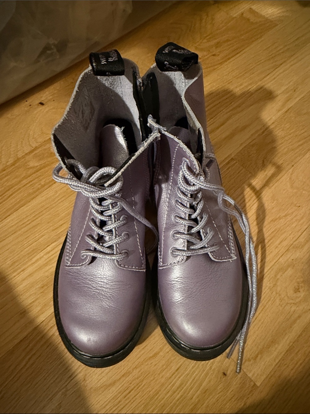 Metallic Dr Marten Girls’ Lilac Leather Lace-Up Women's Ankle Boots
